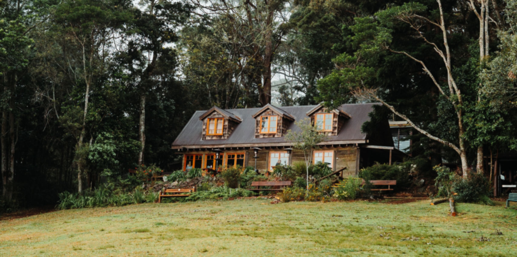grooms-cottage-and-bushwalkers-bar